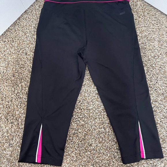 Workout capris - Picture 3 of 3